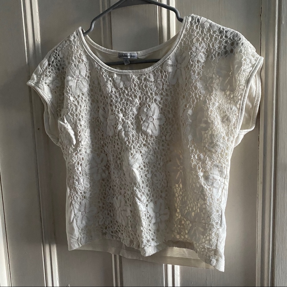 Slightly Cropped Top White Lace Short Sleeve